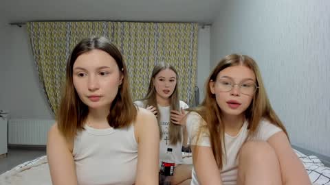 Veronica Tiia Lilith left to right online show from 02.03.25