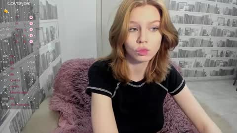 Veronica Tiia Lilith left to right online show from 02.12.26