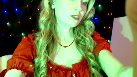 Snapshot of euphoria055 chatting on 12.21.24 Liana online show from 12.21.24