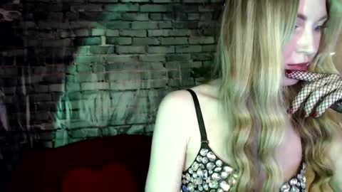 Snapshot of euphoria055 chatting on 01.01.25 Liana online show from 01.01.25