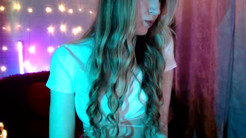 Snapshot of euphoria055 chatting on 01.30.25 Liana online show from 01.30.25