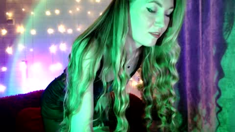 Snapshot of euphoria055 chatting on 02.01.25 Liana online show from 02.01.25