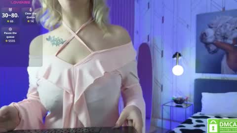 Snapshot of eva__summers chatting on 10.28.25 Eva online show from 10.28.25