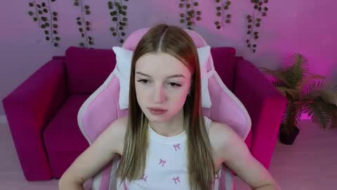 Snapshot of eva__thompson chatting on 06.08.26 Eva online show from 06.08.26