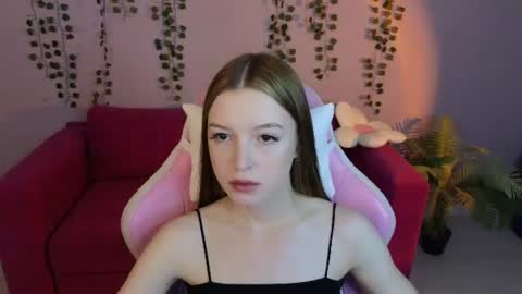 Snapshot of eva__thompson chatting on 06.25.26 Eva online show from 06.25.26