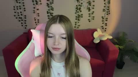 Snapshot of eva__thompson chatting on 06.30.26 Eva online show from 06.30.26