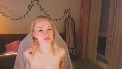 Eva Davis online show from 10.29.25