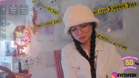 Evaa Depp online show from 10.28.25