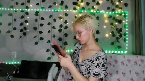 eva_forrest online show from 09.15.25