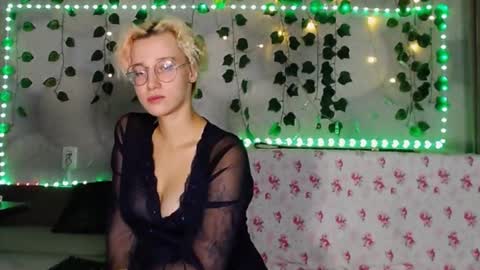 eva_forrest online show from 09.19.25