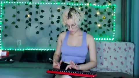 eva_forrest online show from 09.25.25