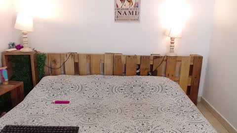 E V A online show from 12.10.24