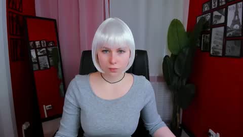 Snapshot of eva_lawrence chatting on 09.24.25 Eva online show from 09.24.25