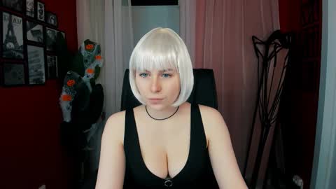 Snapshot of eva_lawrence chatting on 10.26.25 Eva online show from 10.26.25