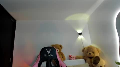 Snapshot of eva_lee18 chatting on 06.19.26 Eva online show from 06.19.26