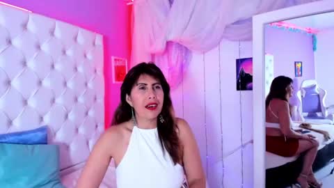 Snapshot of eva_loretti chatting on 01.23.25 online show from 01.23.25