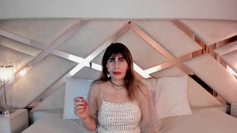 Snapshot of eva_loretti chatting on 02.12.25 online show from 02.12.25