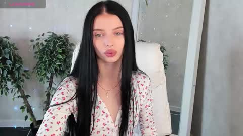 Snapshot of eva_mayers chatting on 10.20.25 Eva online show from 10.20.25