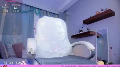Snapshot of eva_monet chatting on 10.09.25 eva_monet online show from 10.09.25