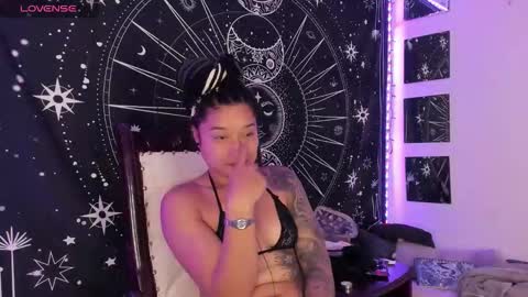 Snapshot of eva_sanderslee chatting on 10.05.25 Eva online show from 10.05.25