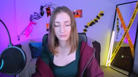 Snapshot of eva_smiith_ chatting on 10.27.25 Eva online show from 10.27.25