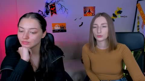 Snapshot of eva_smiith_ chatting on 10.28.25 Eva online show from 10.28.25