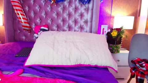 EVA CLOEE online show from 12.29.24