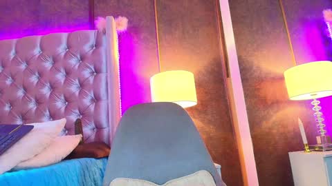 EVA CLOEE online show from 01.23.25