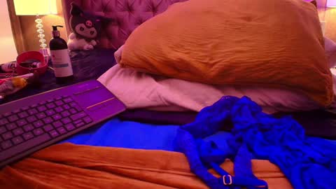 EVA CLOEE online show from 01.31.25