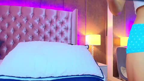 EVA CLOEE online show from 02.06.25
