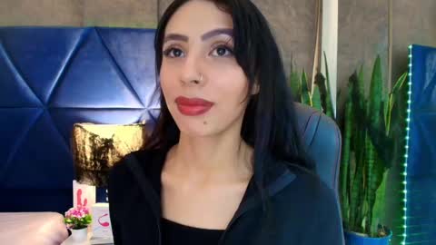 EVA CLOEE online show from 10.21.25