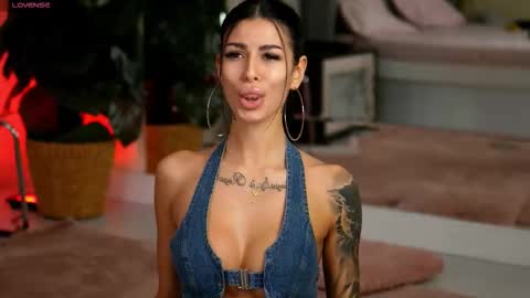 Eva  online show from 11.15.25