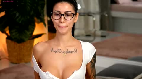 Eva  online show from 12.03.25