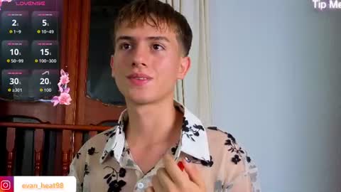 Snapshot of evaan_hot chatting on 06.12.26 EVAN online show from 06.12.26