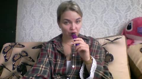 Snapshot of evadelicious_ chatting on 07.01.26 evadelicious_ online show from 07.01.26