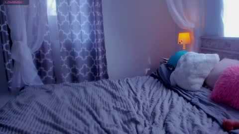 Snapshot of evalaane chatting on 03.12.25 Eva online show from 03.12.25