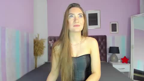 Snapshot of evalaniss chatting on 01.13.25 Eva online show from 01.13.25
