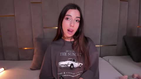 Snapshot of evalims chatting on 03.08.25 EVA online show from 03.08.25