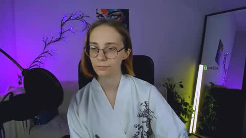 Snapshot of evalora_vei chatting on 10.18.25 evalora online show from 10.18.25