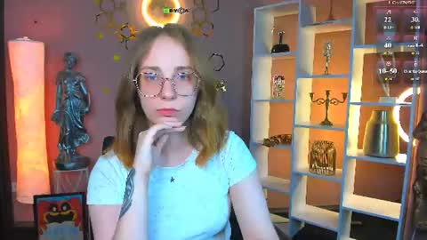 Snapshot of evalora_vei chatting on 06.10.26 evalora online show from 06.10.26