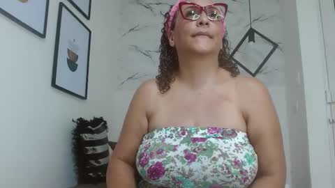 Eva Mills online show from 10.25.25