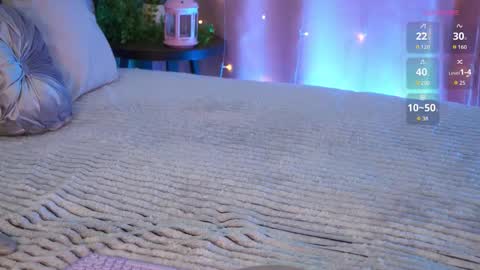 Snapshot of evamossi chatting on 09.28.25 Eva online show from 09.28.25