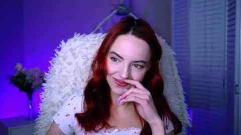 Snapshot of evanellson chatting on 10.06.25 Eva online show from 10.06.25