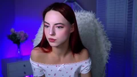 Snapshot of evanellson chatting on 10.10.25 Eva online show from 10.10.25