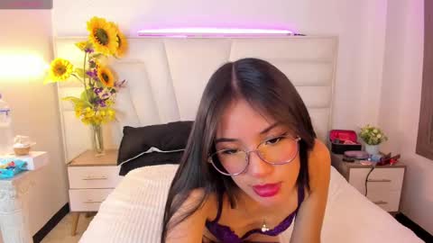Snapshot of evangeelin_hills chatting on 09.20.25 Evangeelin hills online show from 09.20.25