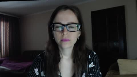 Snapshot of evangeline06 chatting on 05.03.26 YourMistress online show from 05.03.26
