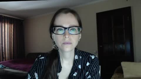 Snapshot of evangeline06 chatting on 05.06.26 YourMistress online show from 05.06.26