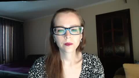 Snapshot of evangeline06 chatting on 05.12.26 YourMistress online show from 05.12.26