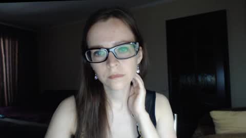 Snapshot of evangeline06 chatting on 05.27.26 YourMistress online show from 05.27.26