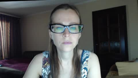 Snapshot of evangeline06 chatting on 06.04.26 YourMistress online show from 06.04.26